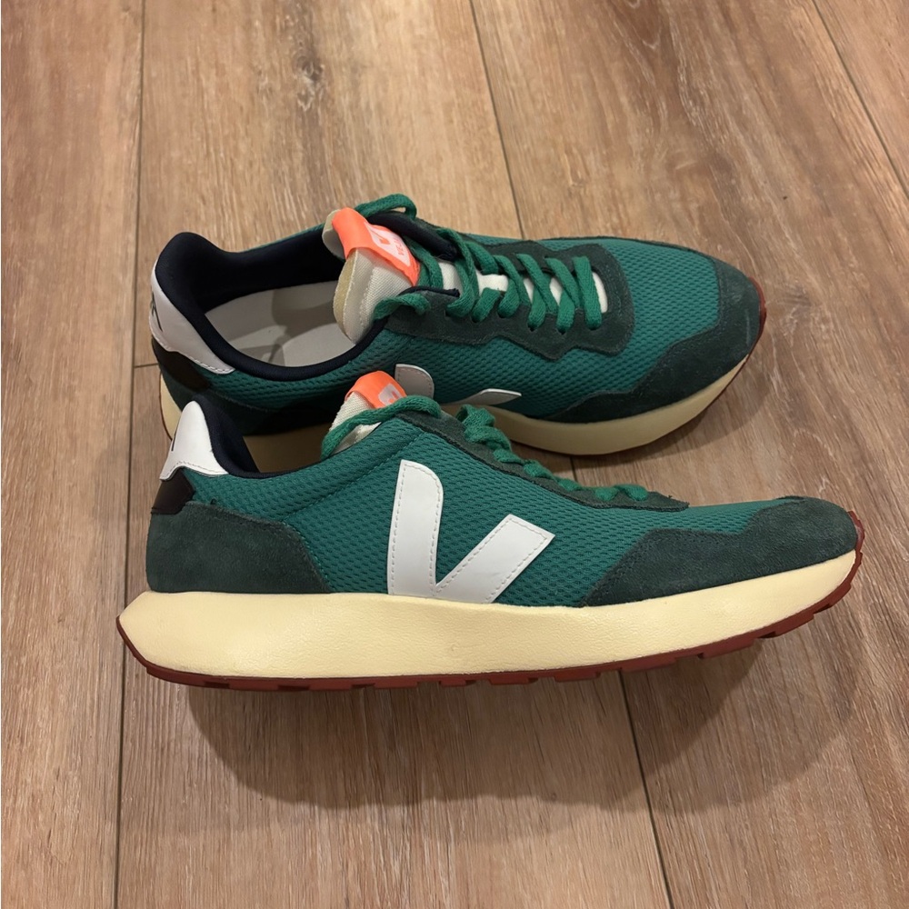 VEJA Men's Paulistana Retro Runner Sneaker - Emeraude Green